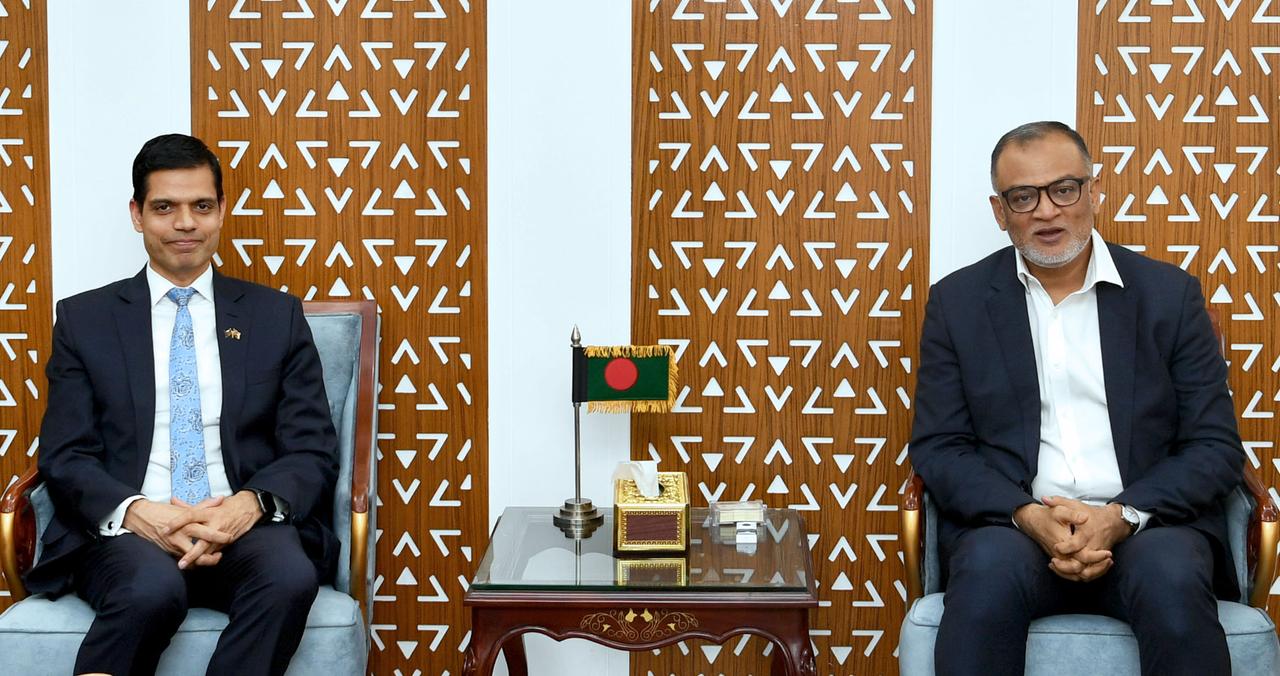 বাণিজ্য উপদেষ্টার সাথে নেপালের রাষ্ট্রদূতের সাক্ষাৎ